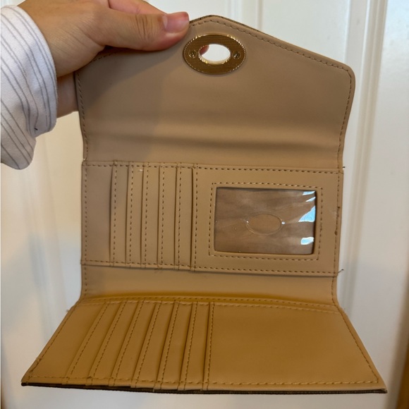 Guess wallet - Picture 3 of 5